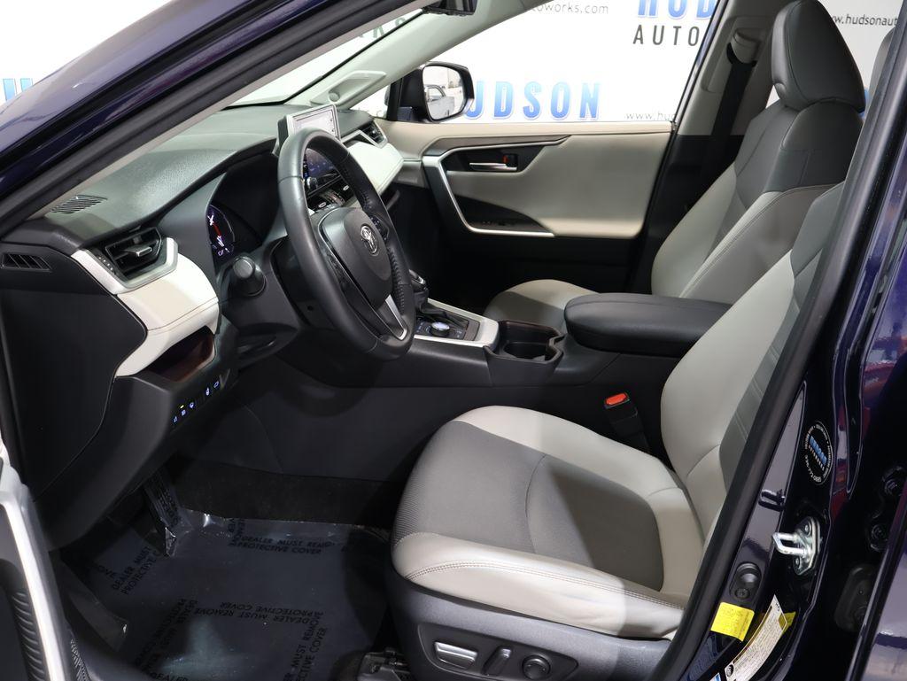 2019 Toyota RAV4 - $27,100