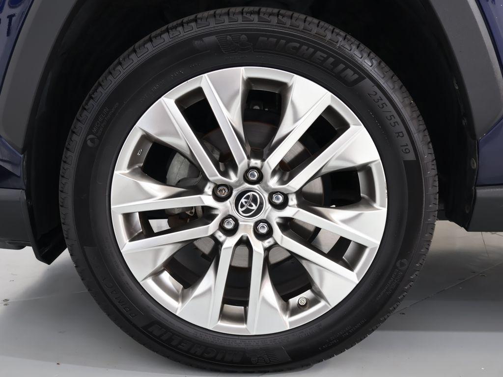 2019 Toyota RAV4 - $27,100