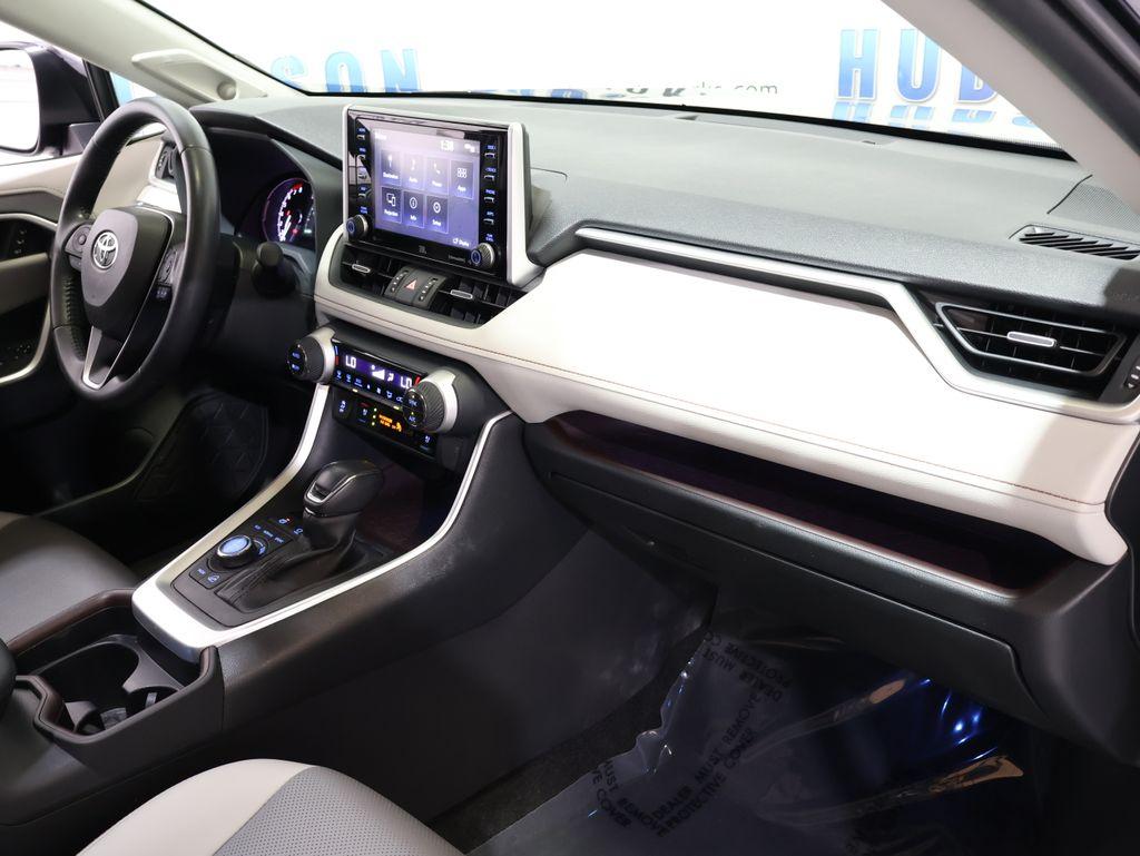 2019 Toyota RAV4 - $27,100