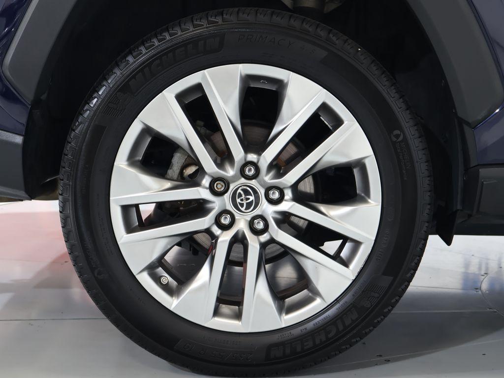 2019 Toyota RAV4 - $27,100