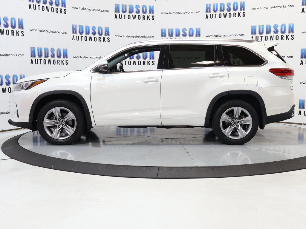 2017 Toyota Highlander - $30,000