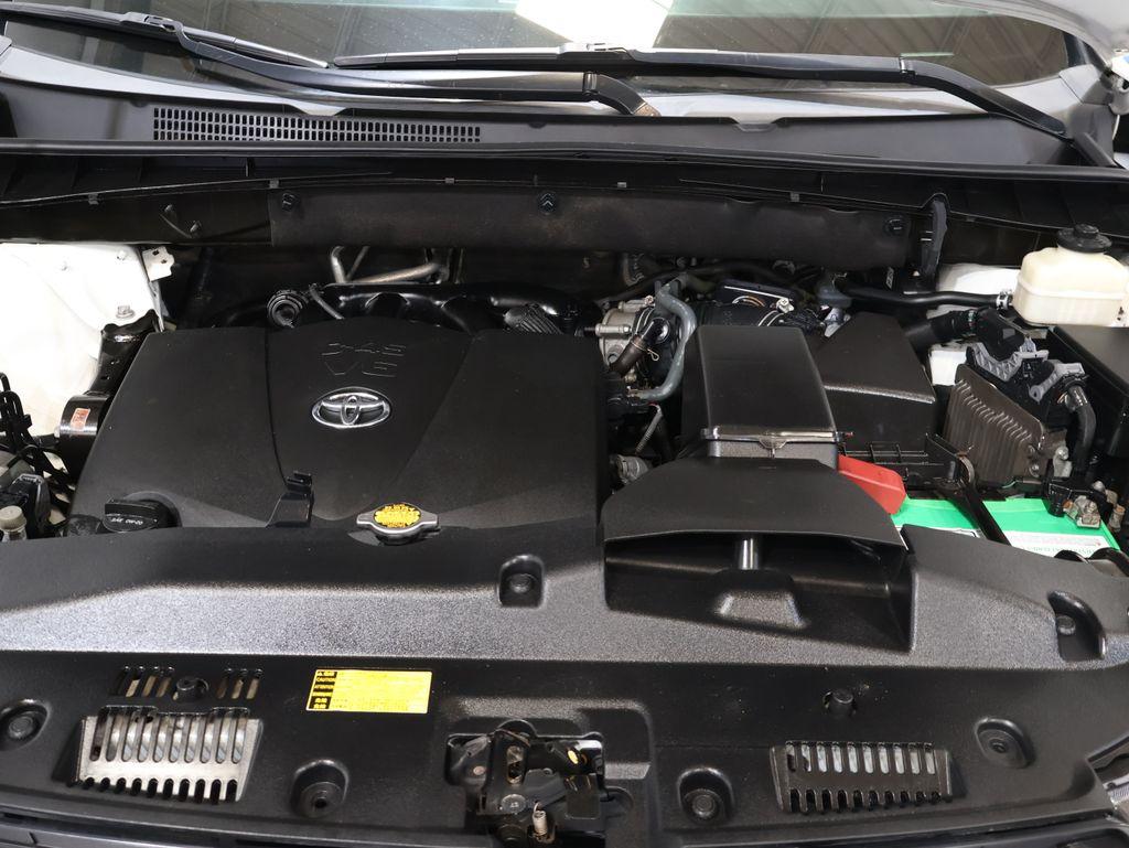 2017 Toyota Highlander - $30,000