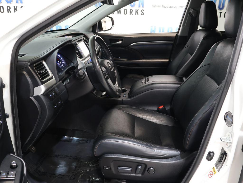 2017 Toyota Highlander - $30,000