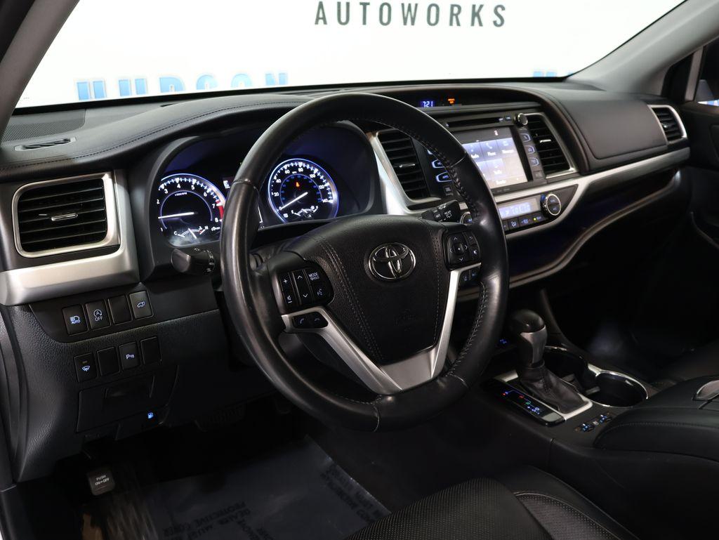 2017 Toyota Highlander - $30,000