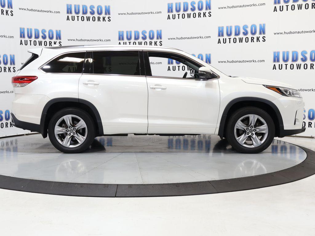 2017 Toyota Highlander - $30,000