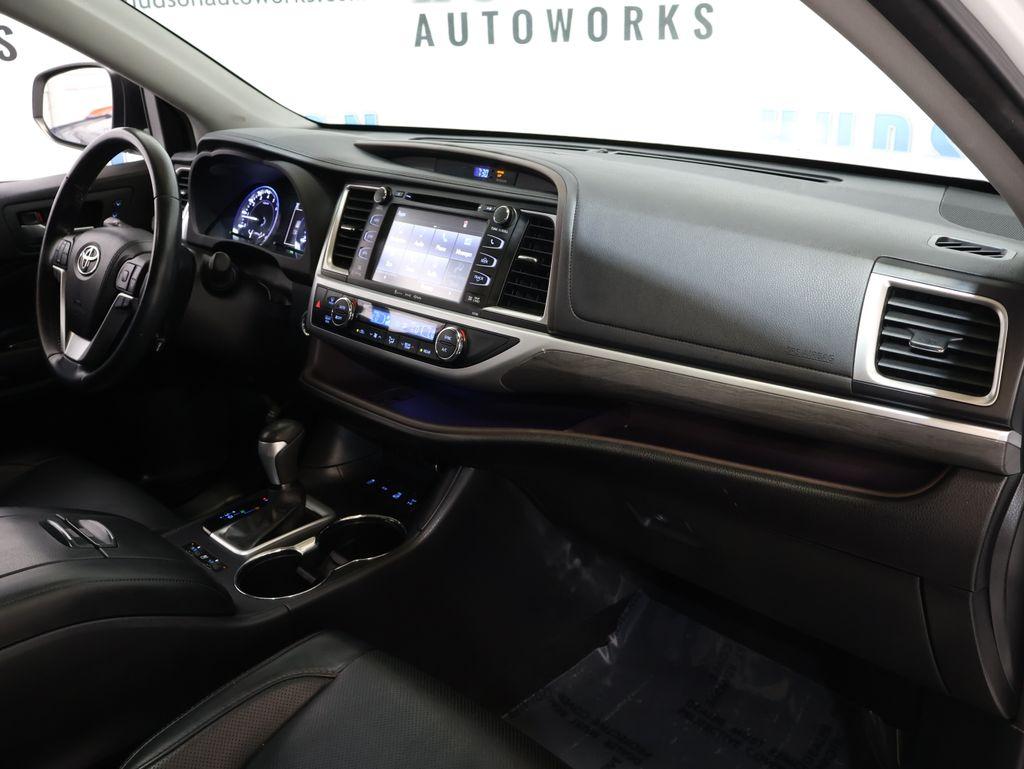 2017 Toyota Highlander - $30,000