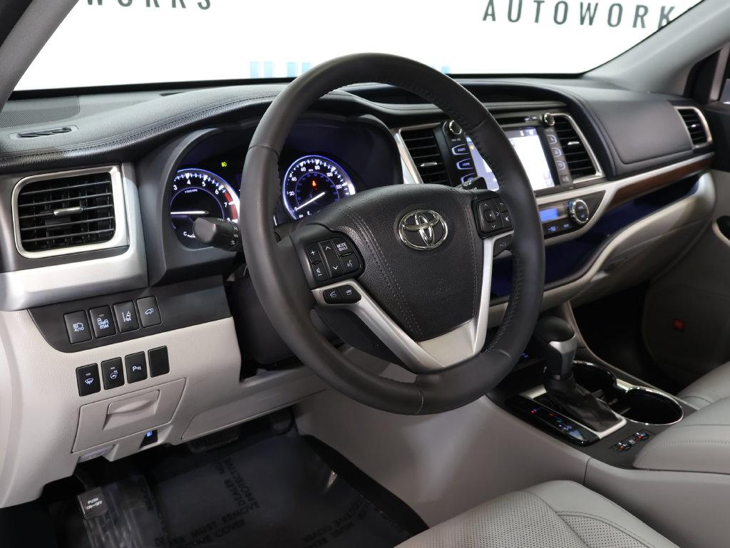 2016 Toyota Highlander - $26,500