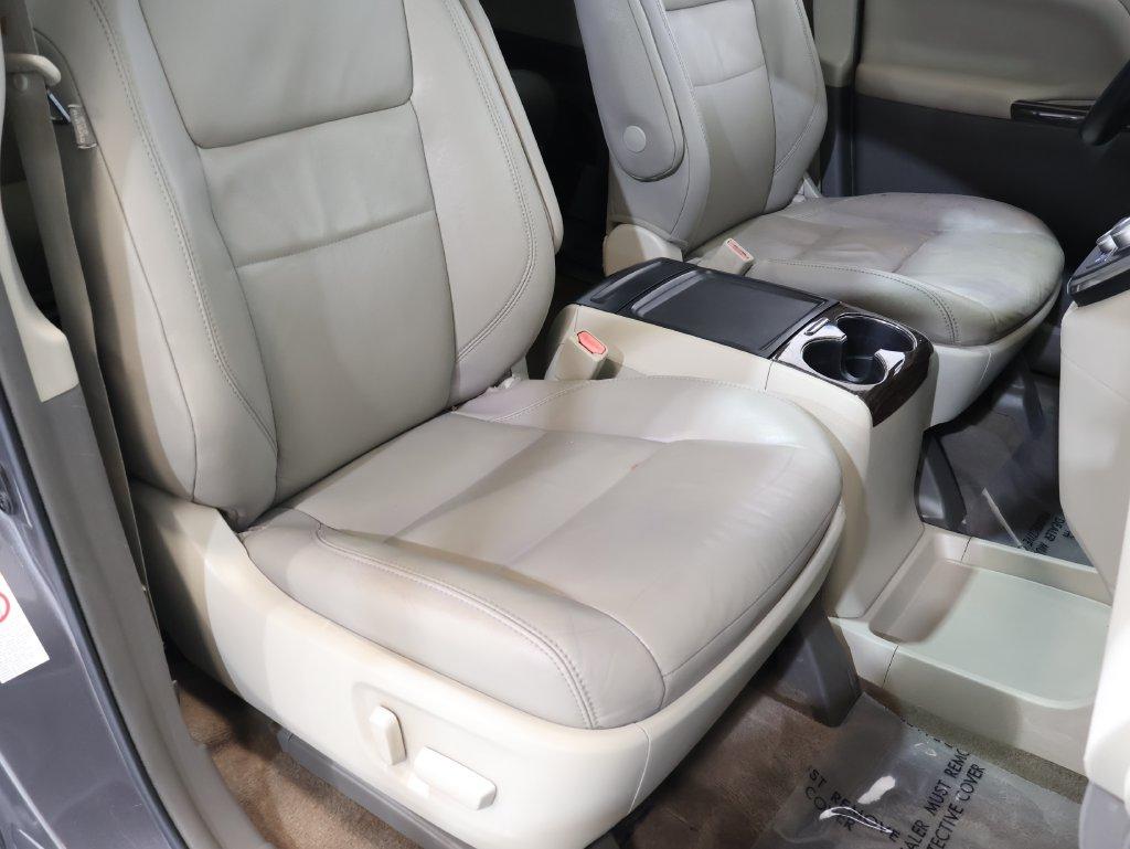2018 Toyota Sienna - $24,400