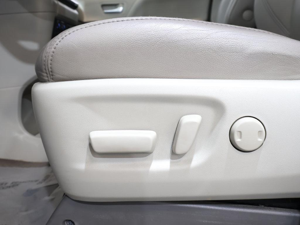 2018 Toyota Sienna - $24,400