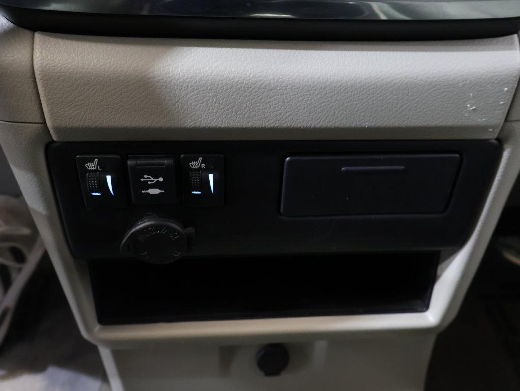 2018 Toyota Sienna - $24,400