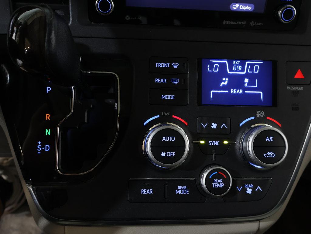 2018 Toyota Sienna - $24,400