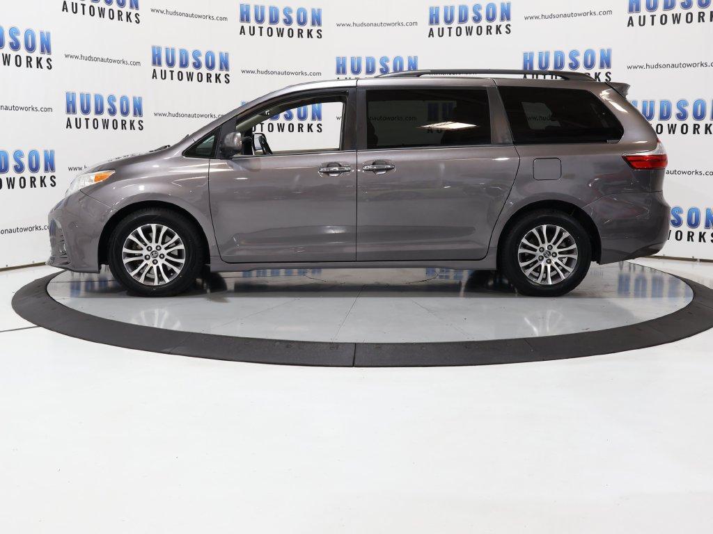 2018 Toyota Sienna - $24,400