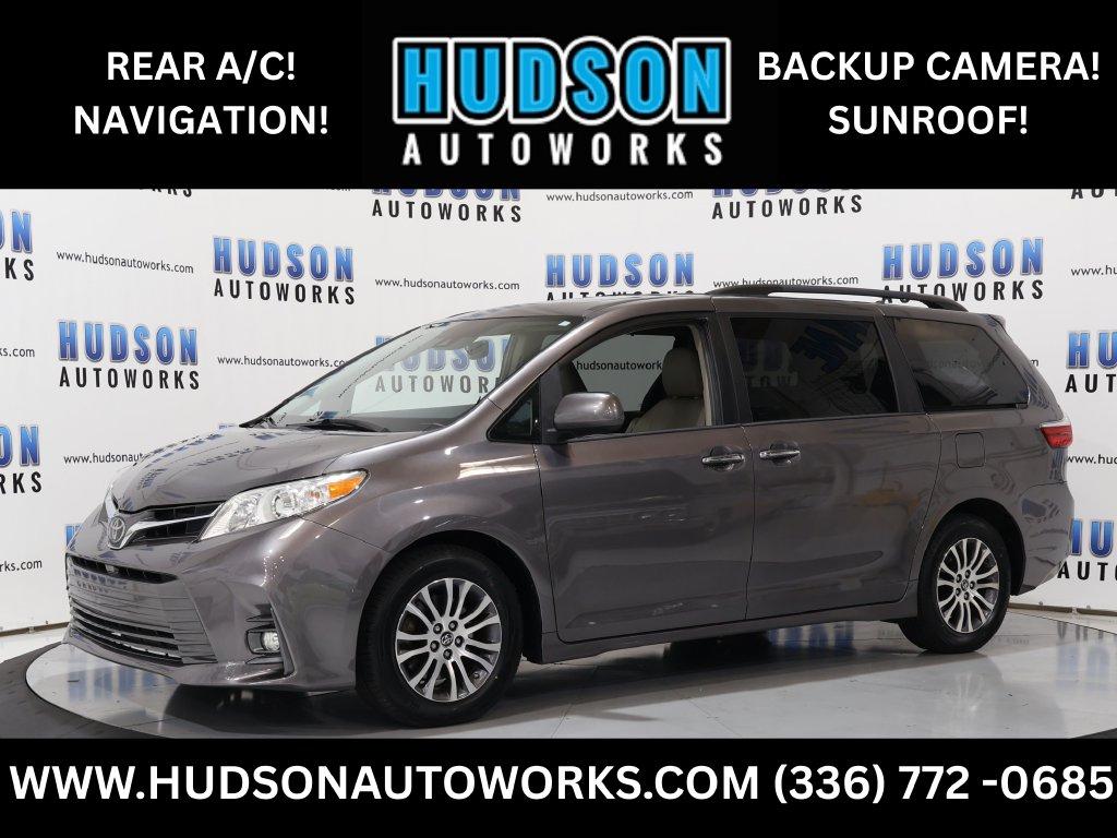 2018 Toyota Sienna - $24,400