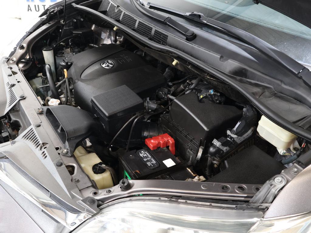 2018 Toyota Sienna - $24,400