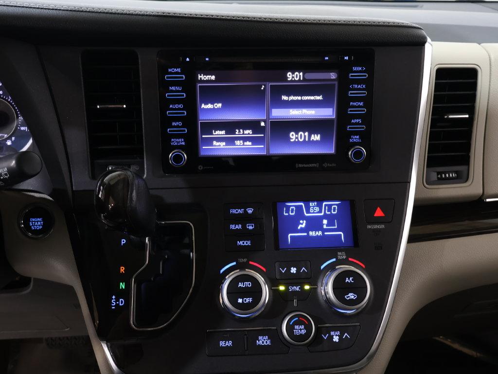 2018 Toyota Sienna - $24,400