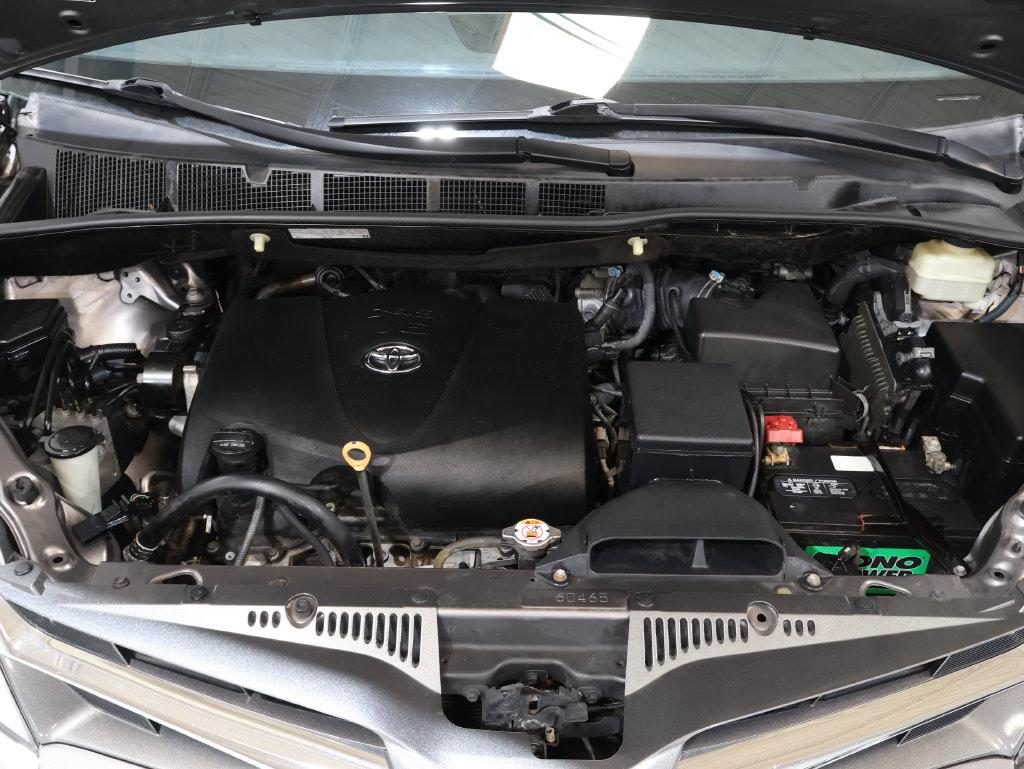 2018 Toyota Sienna - $24,400