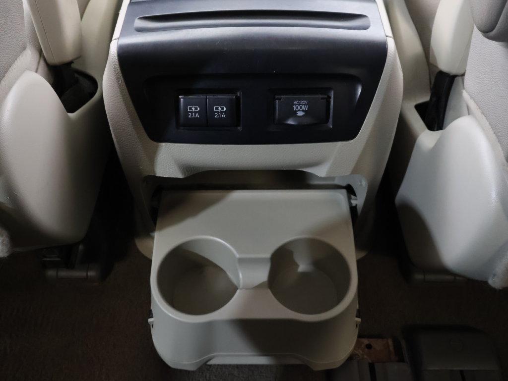 2018 Toyota Sienna - $24,400