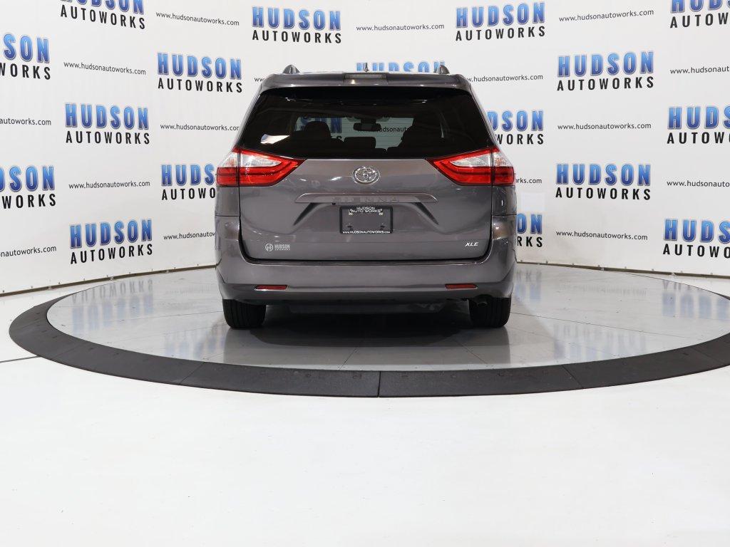 2018 Toyota Sienna - $24,400