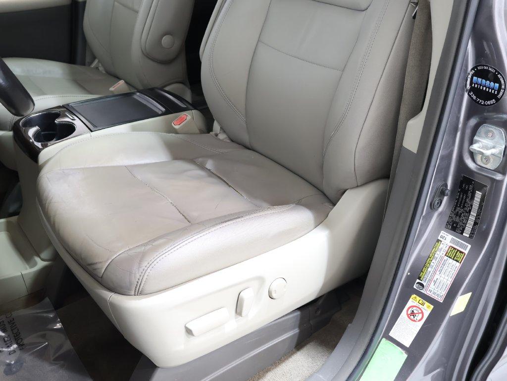 2018 Toyota Sienna - $24,400