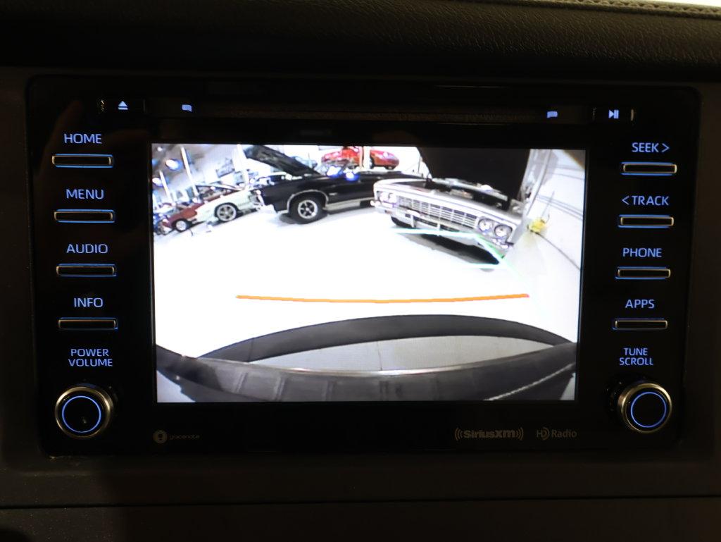 2018 Toyota Sienna - $24,400
