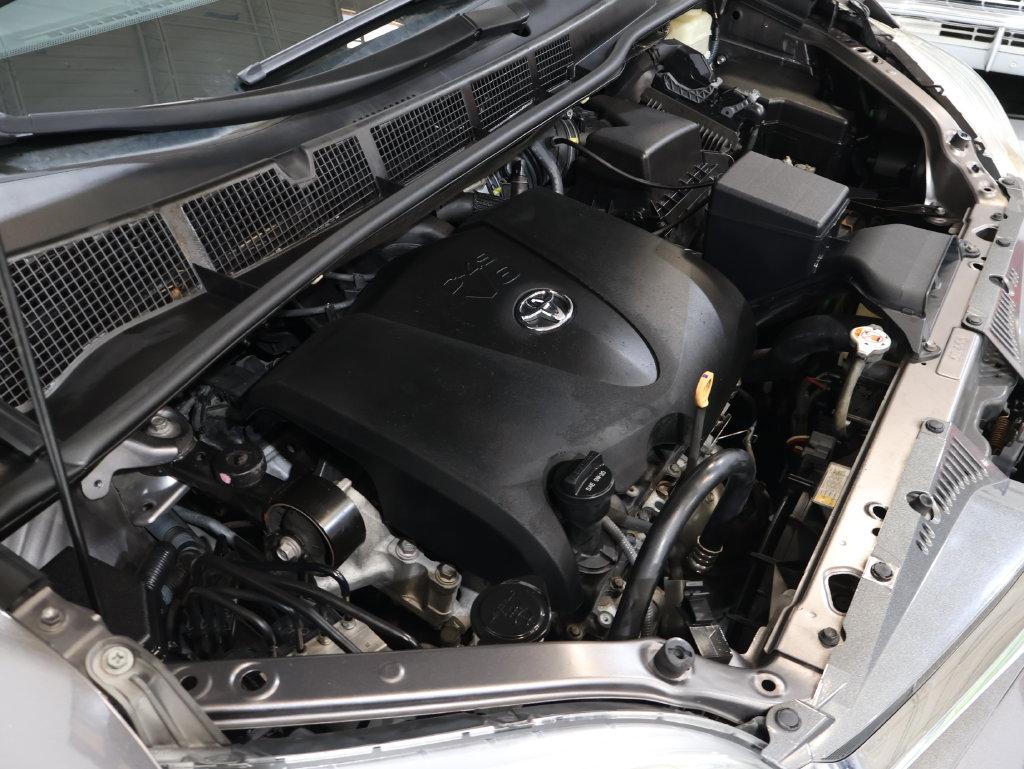 2018 Toyota Sienna - $24,400