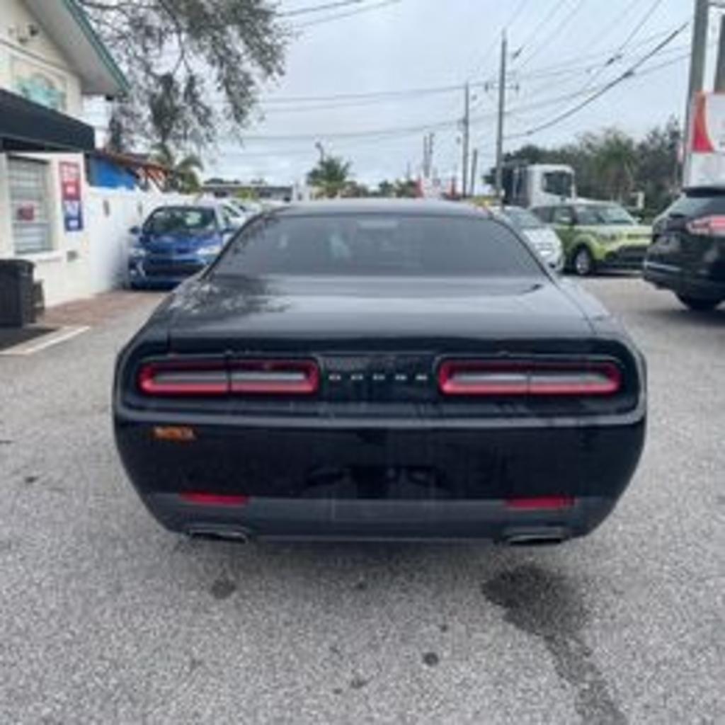 2016 Dodge Challenger SXT photo