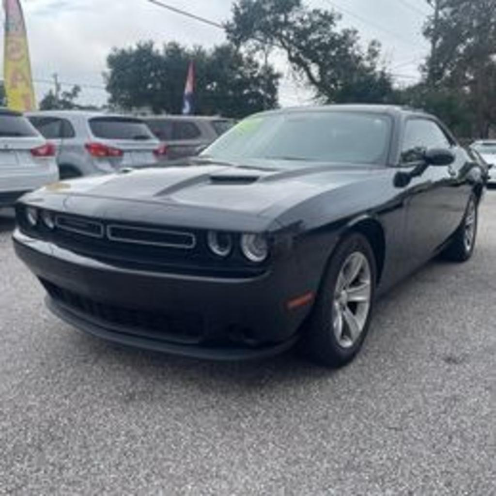 2016 Dodge Challenger SXT photo