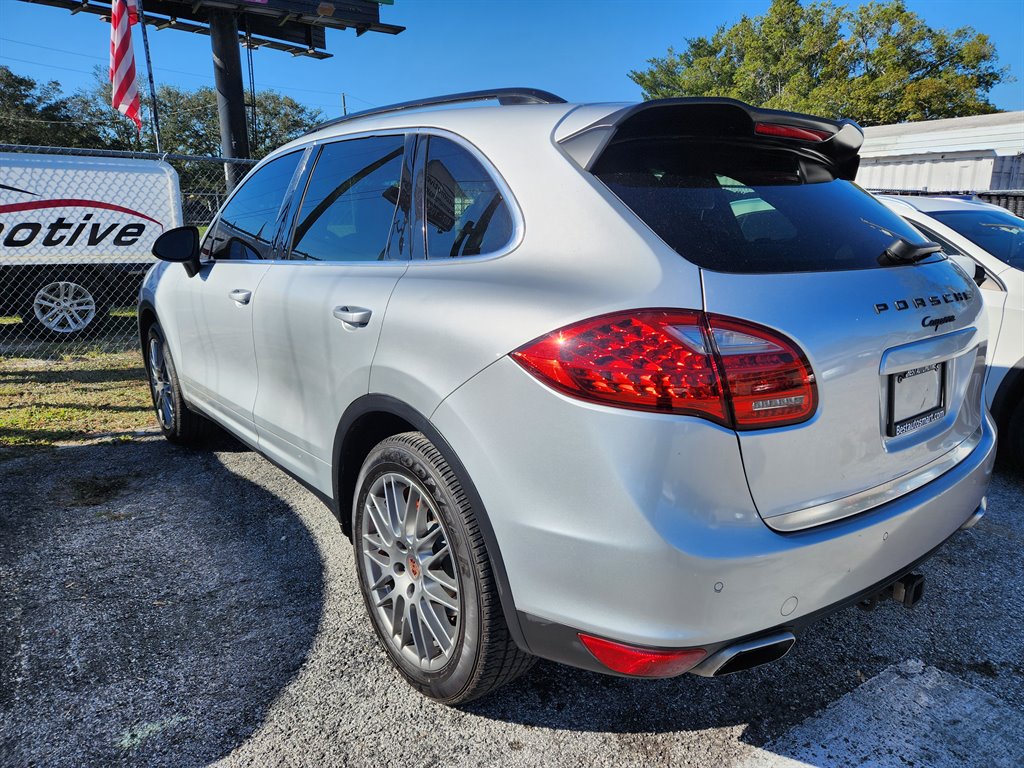 2013 Porsche Cayenne photo