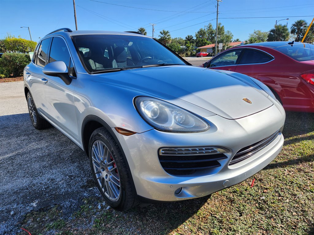2013 Porsche Cayenne photo