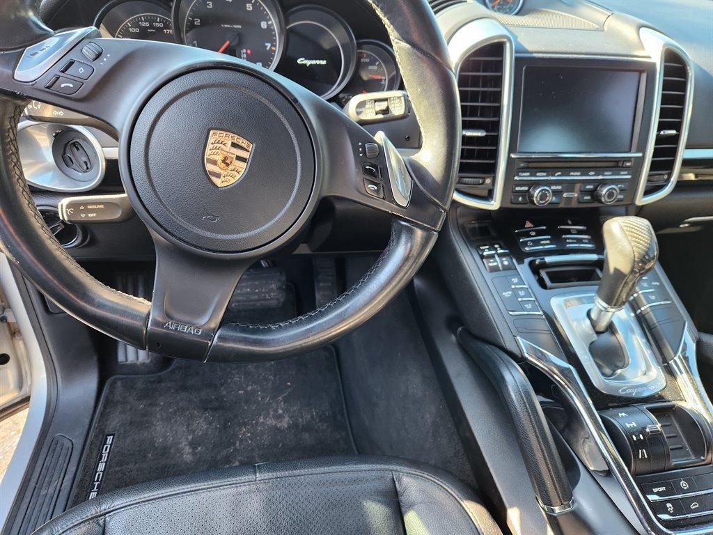 2013 Porsche Cayenne photo