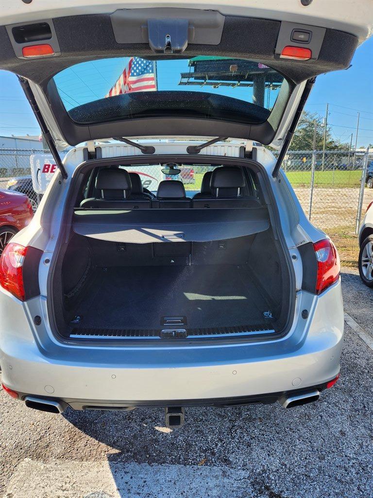 2013 Porsche Cayenne photo