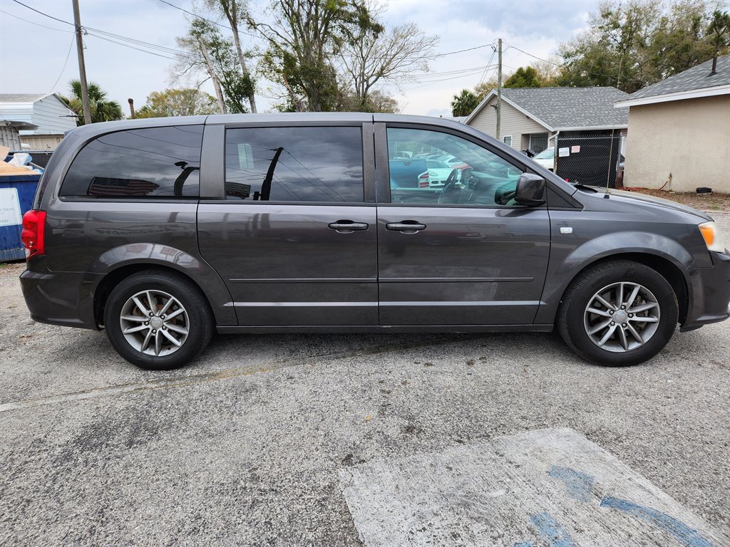 2014 Dodge Grand Caravan - $9,499