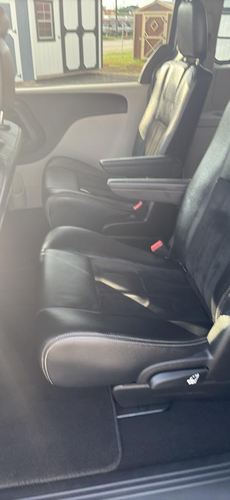 2018 Dodge Grand Caravan - $9,995