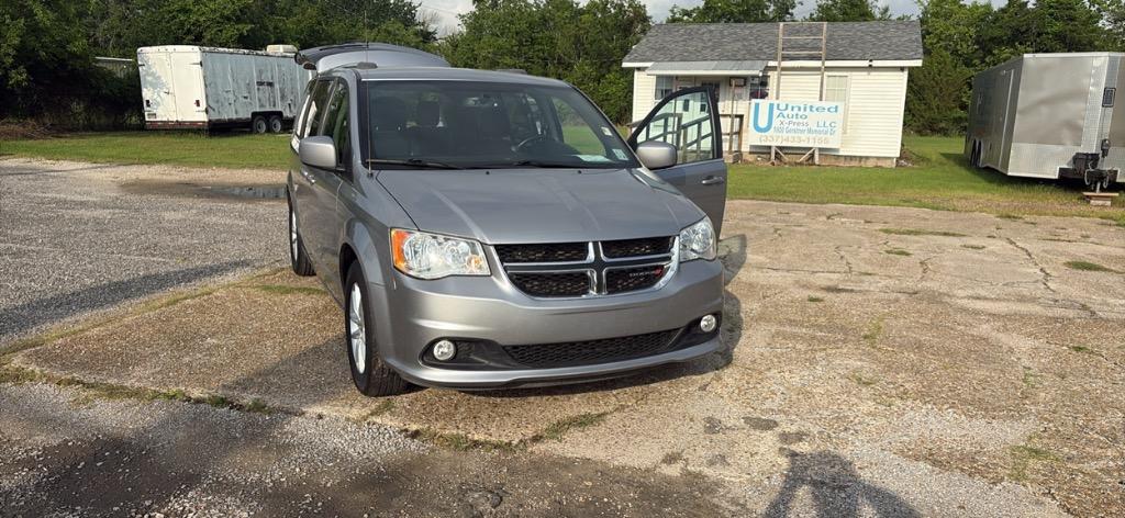 2018 Dodge Grand Caravan - $9,995