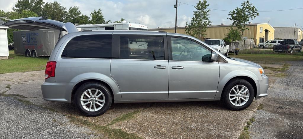 2018 Dodge Grand Caravan - $9,995