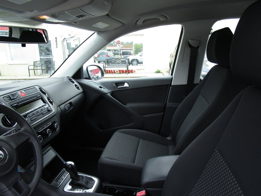 2011 Volkswagen Tiguan S photo