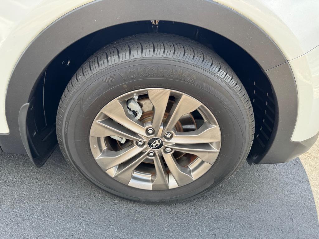 2014 Hyundai Santa Fe Sport - $15,995