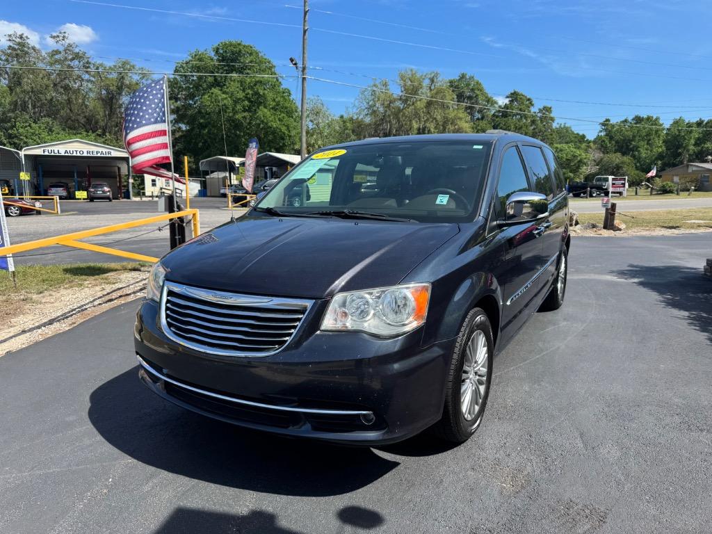 2014 Chrysler Town & Country - $14,995