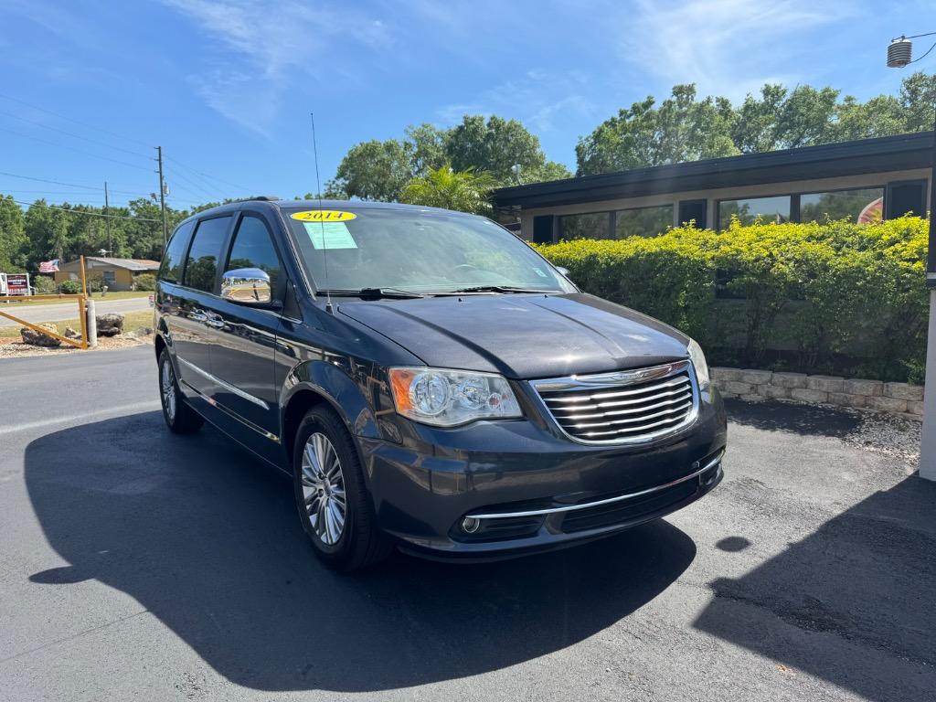 2014 Chrysler Town & Country - $14,995