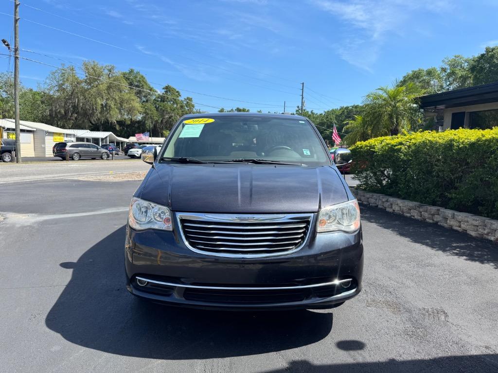 2014 Chrysler Town & Country - $14,995