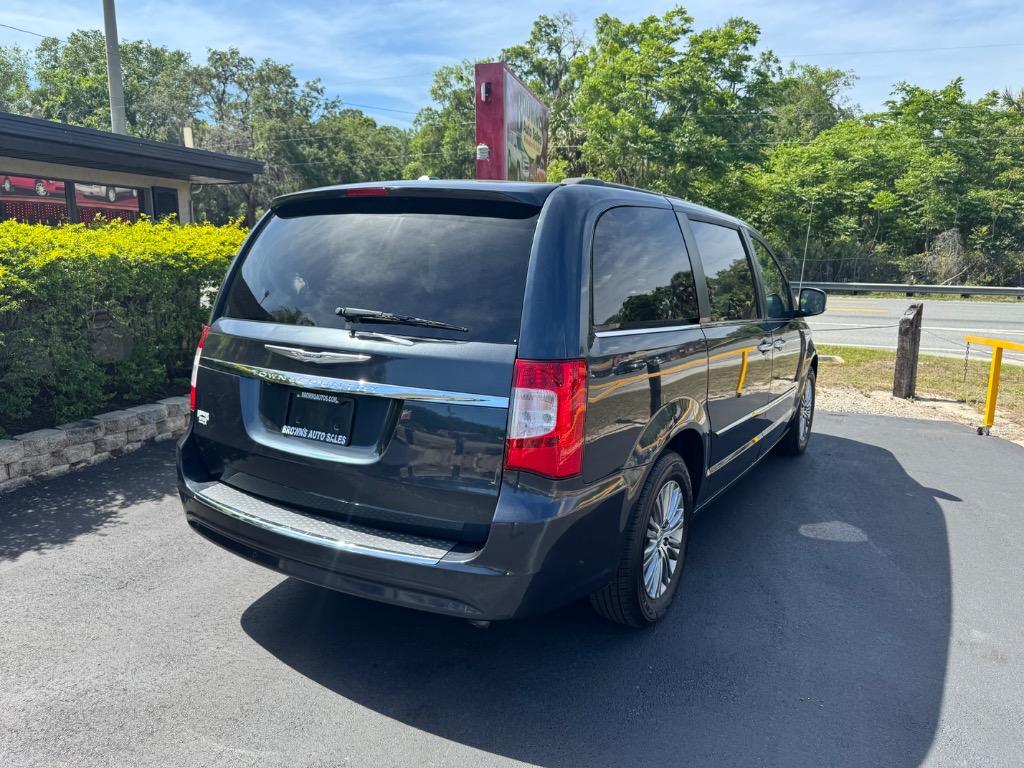 2014 Chrysler Town & Country - $14,995