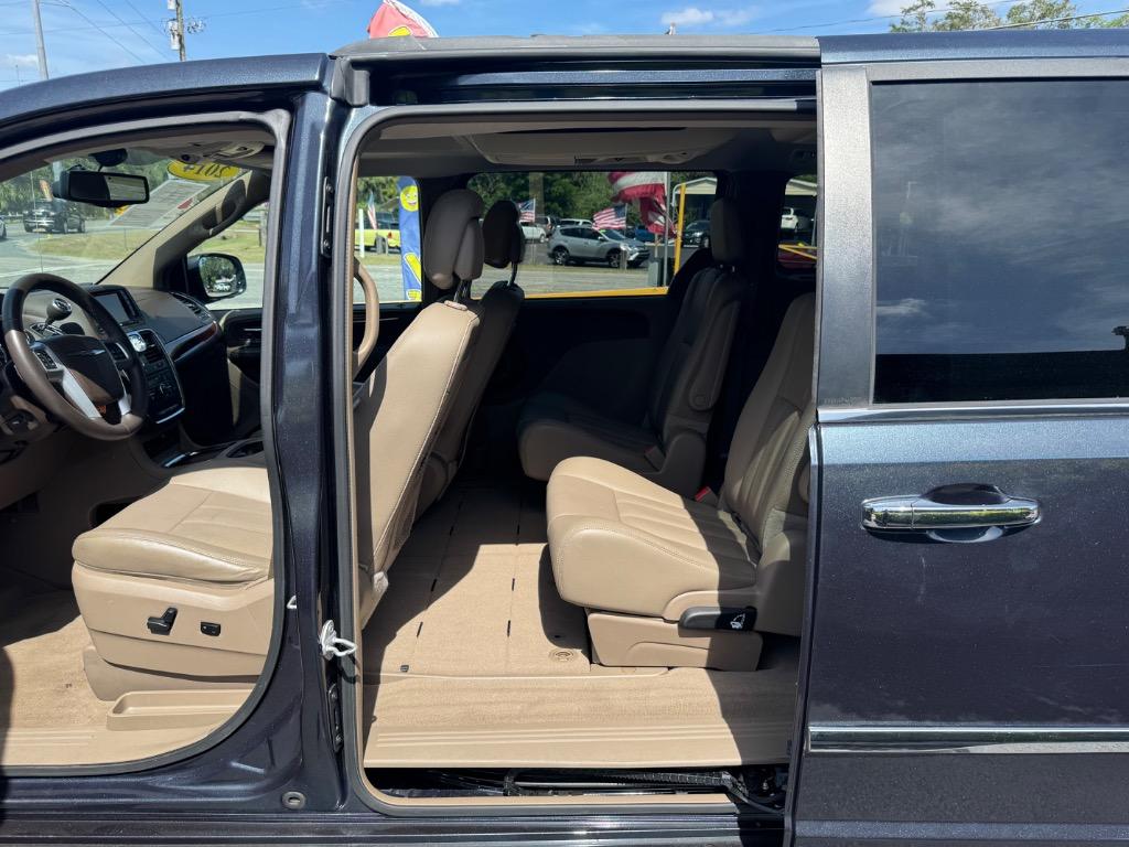 2014 Chrysler Town & Country - $14,995