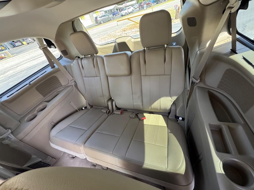 2014 Chrysler Town & Country - $14,995