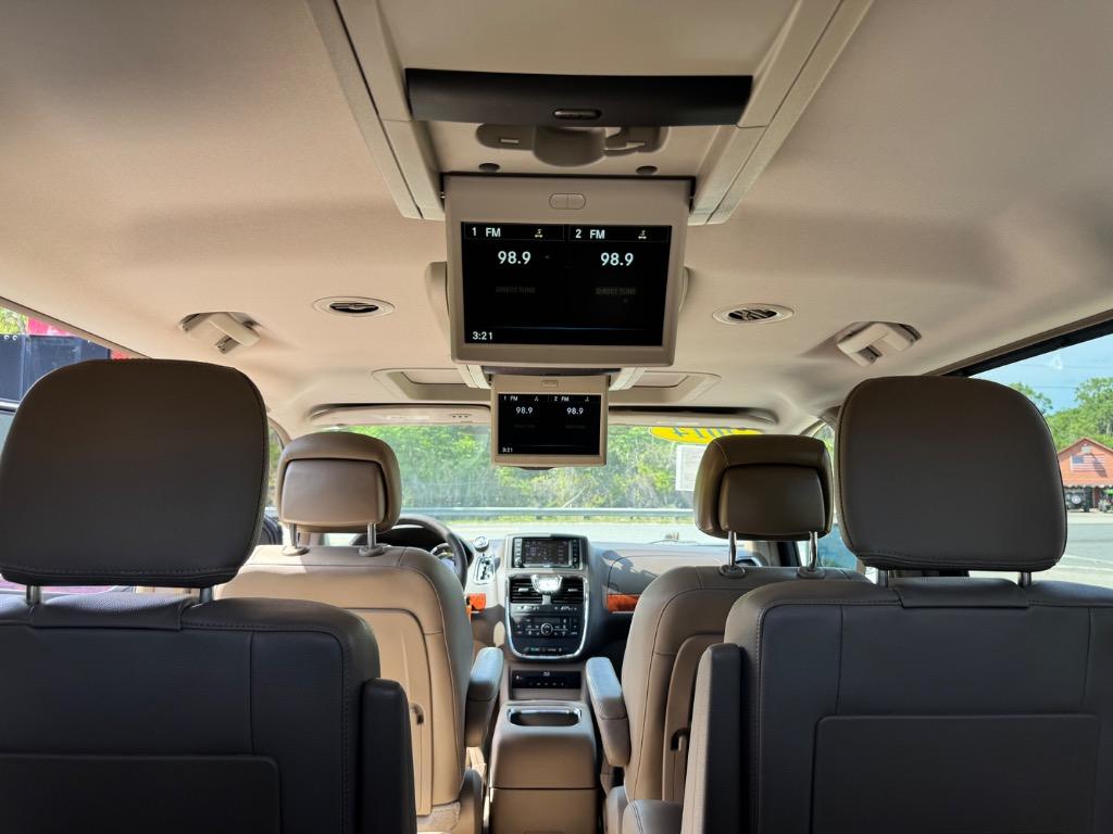 2014 Chrysler Town & Country - $14,995