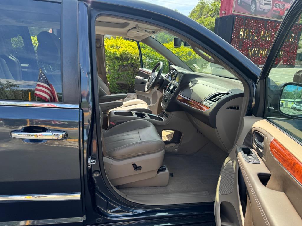 2014 Chrysler Town & Country - $14,995