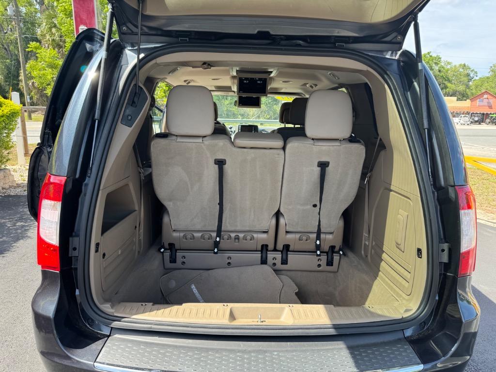 2014 Chrysler Town & Country - $14,995