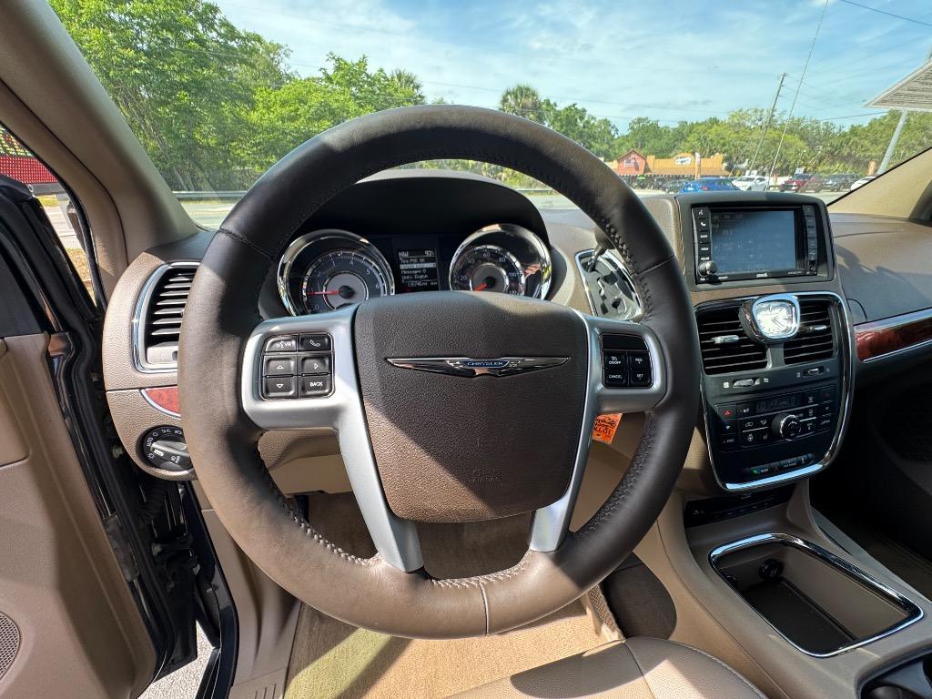 2014 Chrysler Town & Country - $14,995