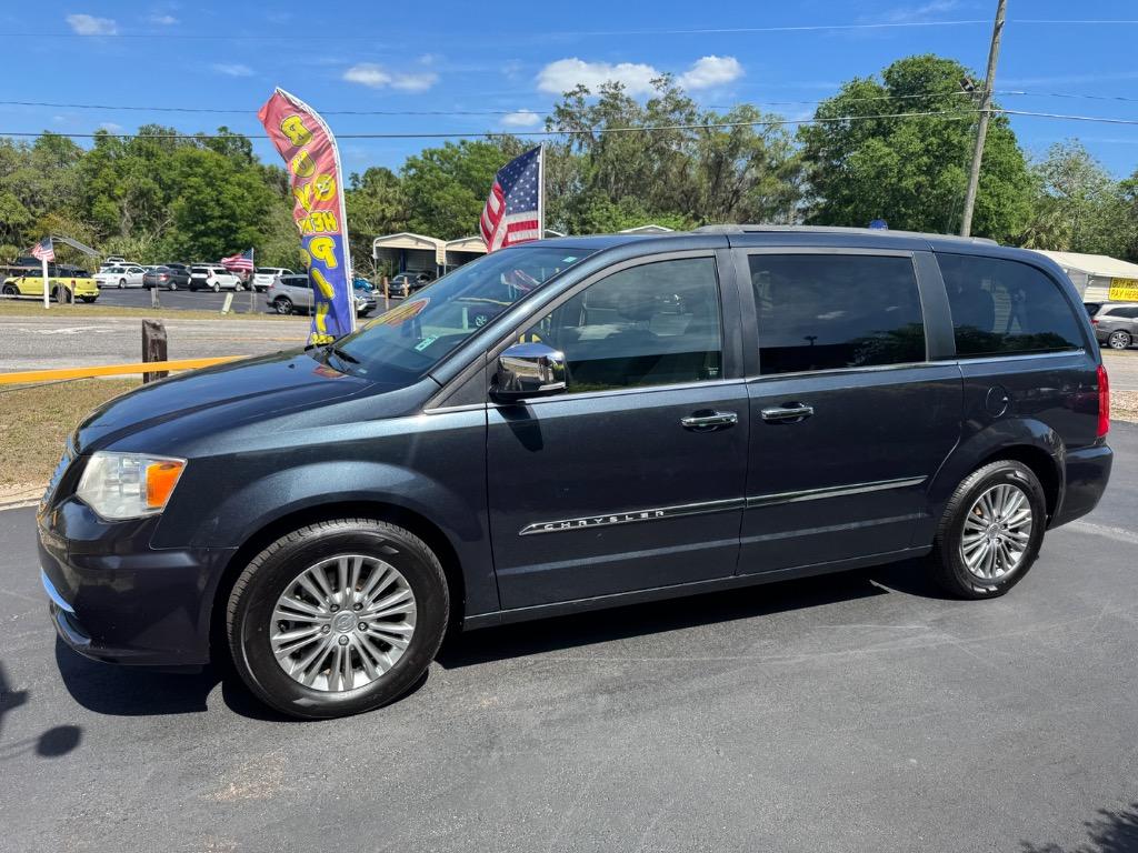 2014 Chrysler Town & Country - $14,995