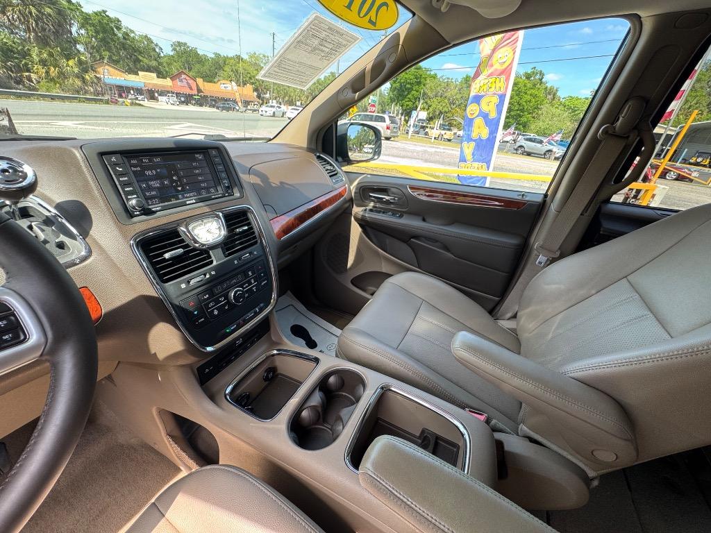 2014 Chrysler Town & Country - $14,995