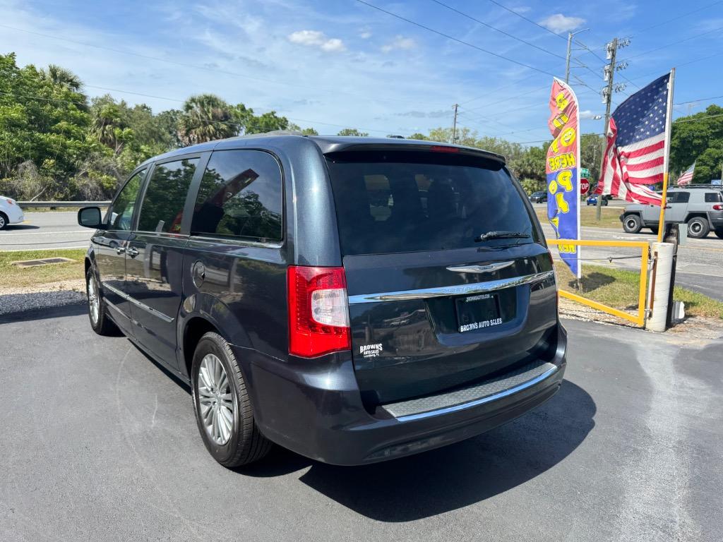 2014 Chrysler Town & Country - $14,995